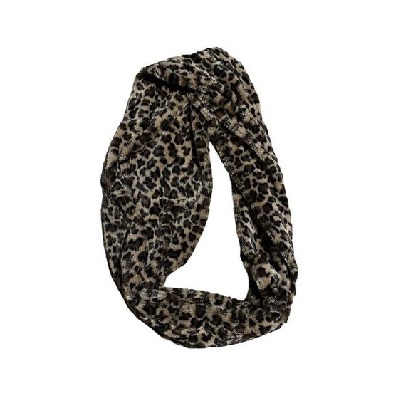 Very nice fluffy leopard print scarf
Good condition - Picture 2 of 3